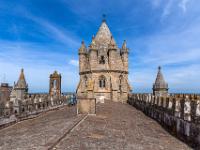 Auf dem Kathedralen Dach mit dem Vierungsturm in Évora